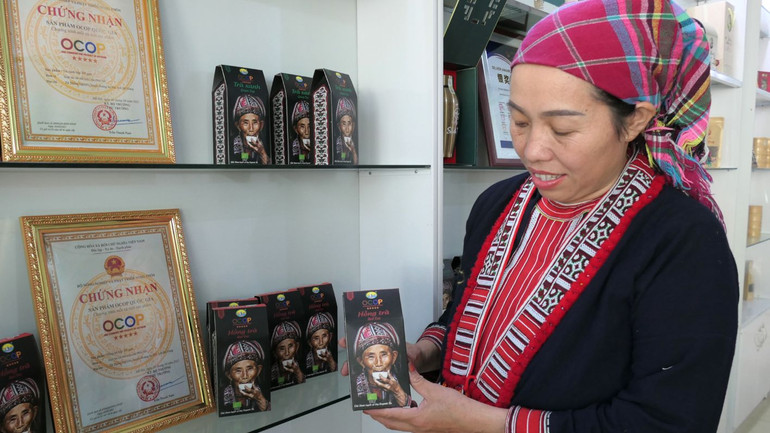 Sản phẩm Hồng trà gói 100g của Hợp tác xã Chế biến chè Phìn Hồ được công nhận sản phẩm OCOP 5 sao. Sản phẩm Hồng trà gói 100g của Hợp tác xã Chế biến chè Phìn Hồ được công nhận sản phẩm OCOP 5 sao.