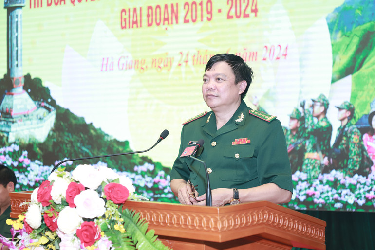 Đại tá Đào Hồng Hà, Chính ủy Bộ Chỉ huy Bộ đội Biên phòng tỉnh Hà Giang phát biểu tại đại hội.