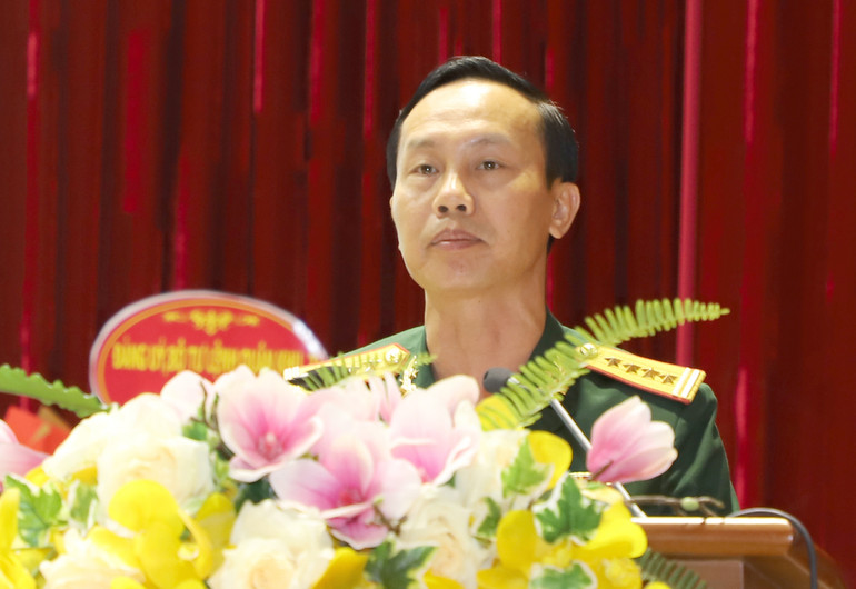 Phó Tư lệnh Quân khu II Trần Văn Bắc phát biểu tại đại hội.