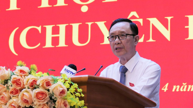 Chủ tịch Hội đồng nhân dân tỉnh Hà Giang phát biểu bế mạc kỳ họp.