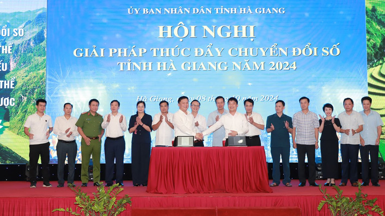 Ký kết biên bản ghi nhớ giữa Sở Thông tin và Truyền thông tỉnh Hà Giang với Trường Đại học Công nghệ thông tin và Truyền thông.