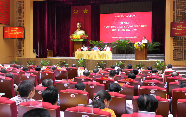 Toàn cảnh hội nghị.