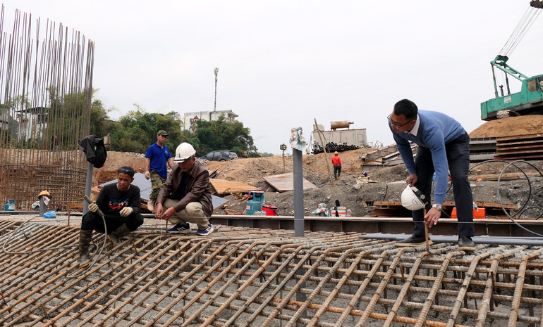 Ông Vũ Đoàn Tuyên, Ban Quản lý dự án Đầu tư xây dựng công trình Nông nghiệp và Phát triển nông thôn tỉnh Hà Giang cho biết, quá trình thi công gặp nhiều khó khăn, nhất là những hạng mục nằm dưới lòng sông bị gián đoạn trong mùa mưa.