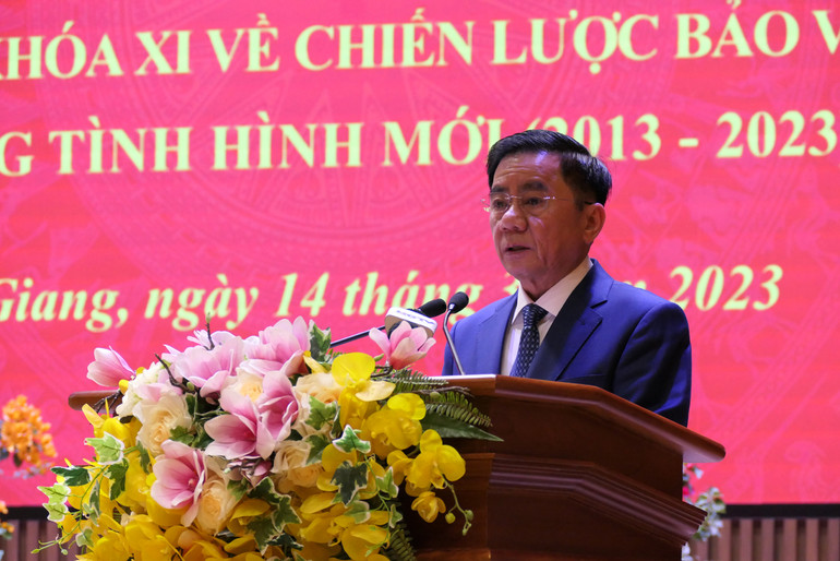 Đồng chí Trần Cẩm Tú, Ủy viên Bộ Chính trị, Bí thư Trung ương Đảng, Chủ nhiệm Ủy ban Kiểm tra Trung ương phát biểu chỉ đạo hội nghị.