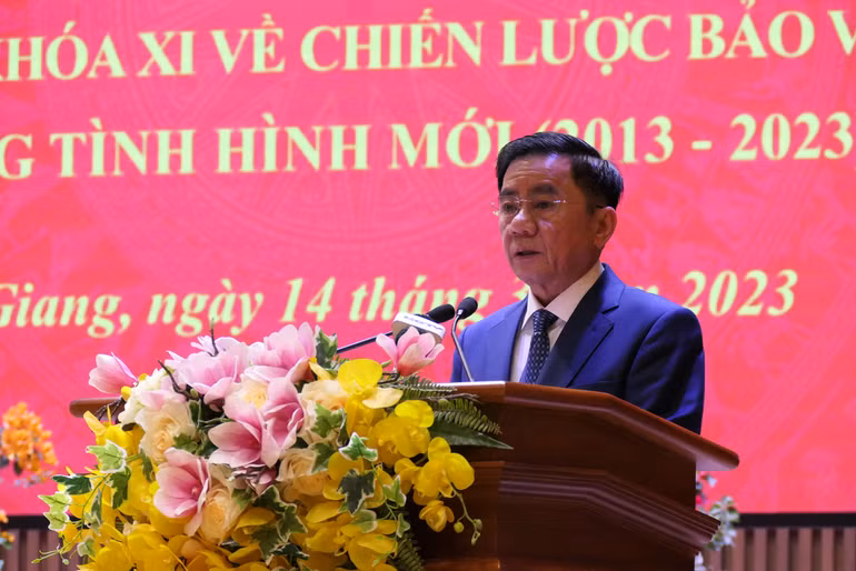 Đồng chí Trần Cẩm Tú, Ủy viên Bộ Chính trị, Bí thư Trung ương Đảng, Chủ nhiệm Ủy ban Kiểm tra Trung ương phát biểu chỉ đạo hội nghị.