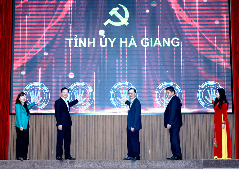 Phát động Giải Báo chí về xây dựng Đảng lần thứ 3 và cuộc thi chính luận bảo vệ nền tảng tư tưởng của Đảng lần thứ 2 năm 2024.