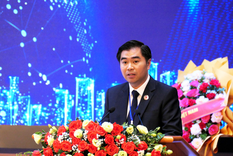 Ông Đỗ Ngọc Thuận, Chủ tịch Hội Doanh nhân trẻ khóa 1, Giám đốc Công ty Cổ phần Đầu tư Xây dựng Phương Đông được bầu tái cử Chủ tịch Hội khóa 2. Ông Đỗ Ngọc Thuận, Chủ tịch Hội Doanh nhân trẻ khóa 1, Giám đốc Công ty Cổ phần Đầu tư Xây dựng Phương Đông được bầu tái cử Chủ tịch Hội khóa 2.