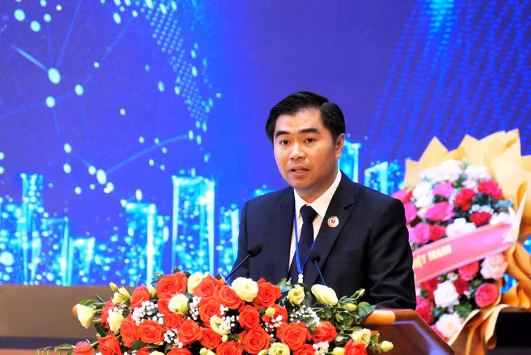 Ông Đỗ Ngọc Thuận, Chủ tịch Hội Doanh nhân trẻ khóa 1, Giám đốc Công ty Cổ phần Đầu tư Xây dựng Phương Đông được bầu tái cử Chủ tịch Hội khóa 2.