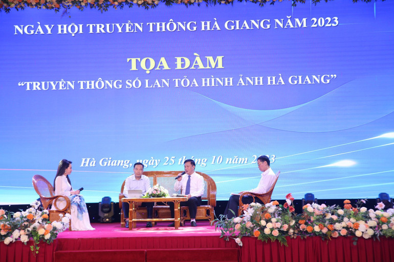 Các đại biểu chia sẻ những kinh nghiệm về công tác truyền thông. Các đại biểu chia sẻ những kinh nghiệm về công tác truyền thông.