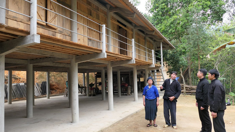 Nhiều hộ dân ở huyện Hoàng Su Phì, tỉnh Hà Giang được hỗ trợ xóa nhà tạm từ Chương trình mục tiêu quốc gia giảm nghèo, ổn định cuộc sống lâu dài.