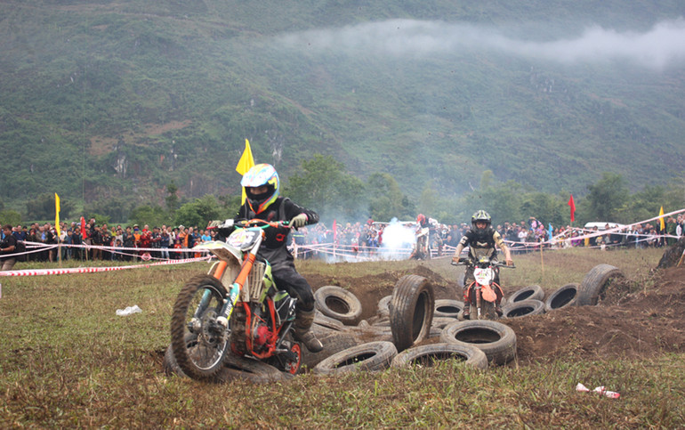 Giải đua xe mô-tô địa hình tại huyện Quản Bạ.