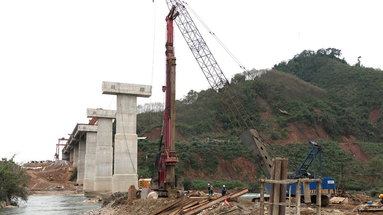 Đơn vị thi công phấn đấu hoàn thành xây dựng cầu Tân Quang trên tuyến cao tốc Tuyên Quang-Hà Giang trước tháng 10/2025.