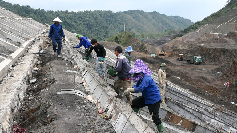 Không khí lao động khẩn trương trên công trường thi công dự án cao tốc Tuyên Quang-Hà Giang.