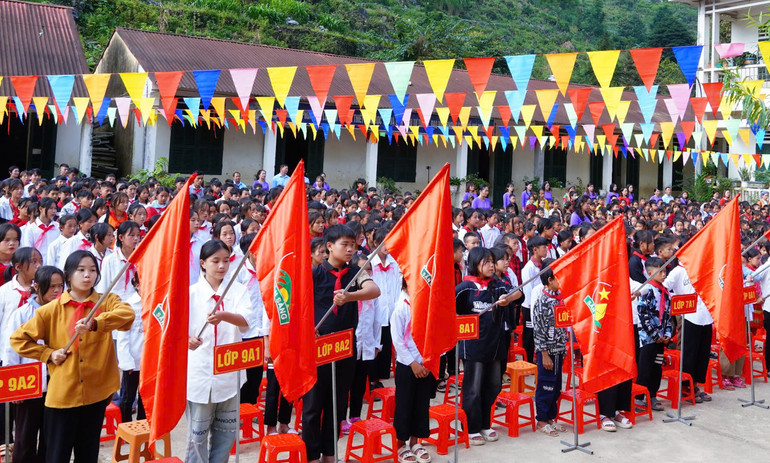 Học sinh liên trường xã Pải Lủng, huyện Mèo Vạc (Hà Giang) trong ngày khai giảng năm học mới 2024-2025.