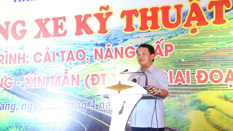 Bí thư Tỉnh ủy Hà Giang Hầu A Lềnh phát biểu tại buổi lễ.