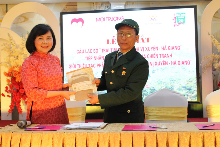 Bảo tàng Phụ nữ Việt Nam tiếp nhận tư liệu, hiện vật của các cựu chiến binh về cuộc chiến đấu bảo vệ biên giới phía bắc. Bảo tàng Phụ nữ Việt Nam tiếp nhận tư liệu, hiện vật của các cựu chiến binh về cuộc chiến đấu bảo vệ biên giới phía bắc.