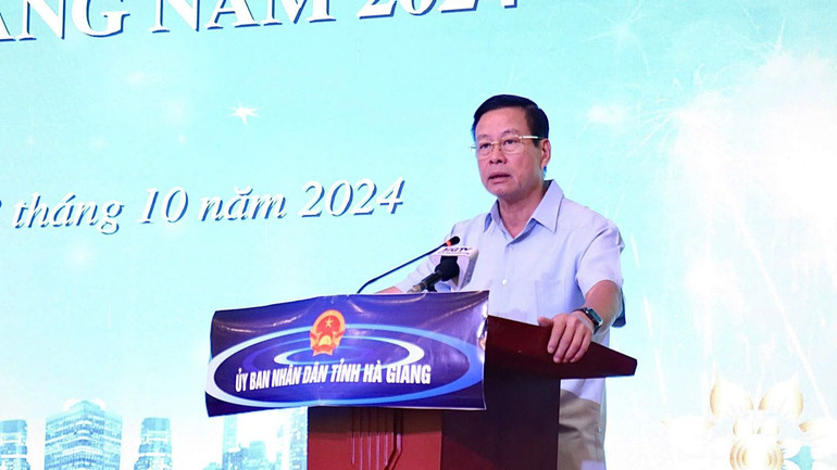 Chủ tịch Ủy ban nhân dân tỉnh Hà Giang Nguyễn Văn Sơn phát biểu khai mạc hội nghị.