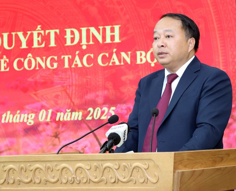 Đồng chí Phan Huy Ngọc, Phó Bí thư Tỉnh ủy, Chủ tịch Ủy ban nhân dân tỉnh Hà Giang phát biểu nhận nhiệm vụ. Đồng chí Phan Huy Ngọc, Phó Bí thư Tỉnh ủy, Chủ tịch Ủy ban nhân dân tỉnh Hà Giang phát biểu nhận nhiệm vụ.