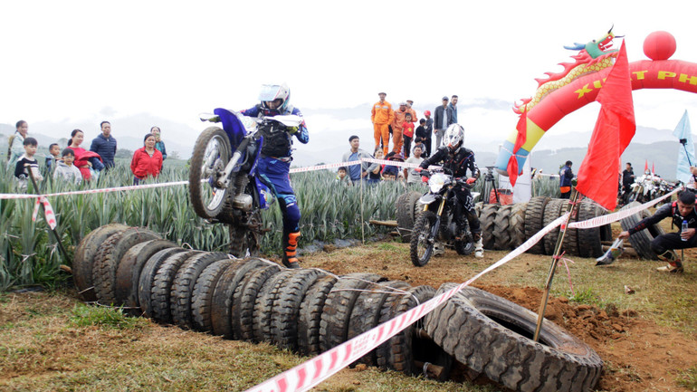 70 vận động viên tranh tài tại Giải đua mô-tô địa hình tỉnh Lai Châu ảnh 2