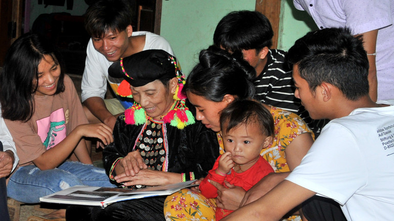 Với cộng đồng người Si La ở Lai Châu, bà Xuân là niềm tự hào của họ.