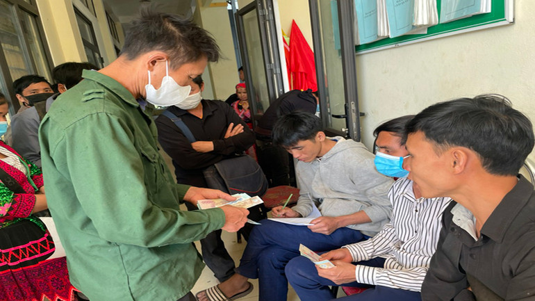 Mỗi năm Tà Tổng nhận về gần 40 tỷ tiền dịch vụ môi trường rừng, số tiền này được chia trực tiếp cho các hộ dân, đây là một nguồn thu ổn định của bà con.