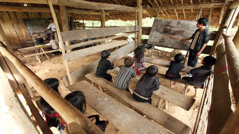 Chỉ cách đây hơn chục năm, sự học ở các bản vùng sâu, xa của Mường Tè còn rất nhiều khó khăn.