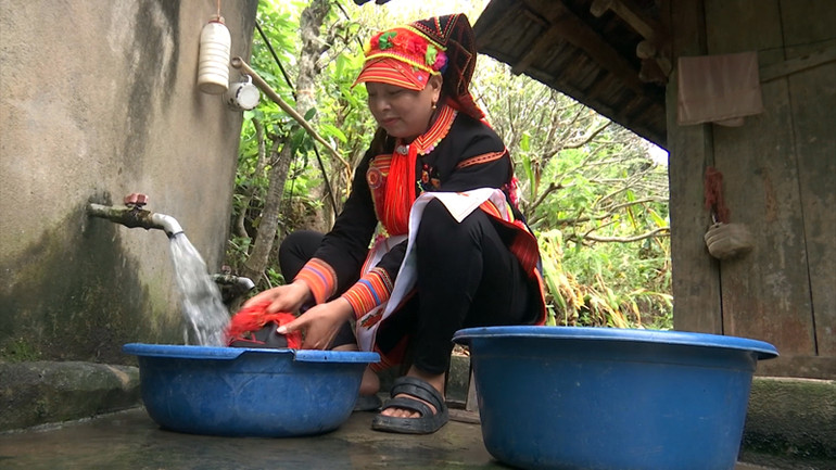 Nước sinh hoạt về bản giải quyết tình trạng thiếu nước vào mùa khô cho đồng bào vùng cao.