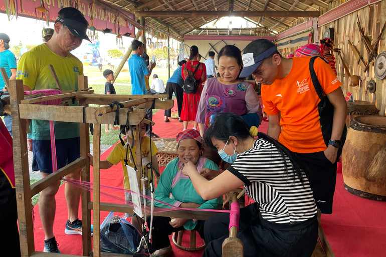 Trải nghiệm không gian sinh hoạt đời thường của người dân bản địa. Trải nghiệm không gian sinh hoạt đời thường của người dân bản địa.