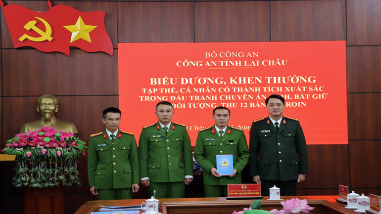 Khen thưởng đột xuất Ban chuyên án. Khen thưởng đột xuất Ban chuyên án.