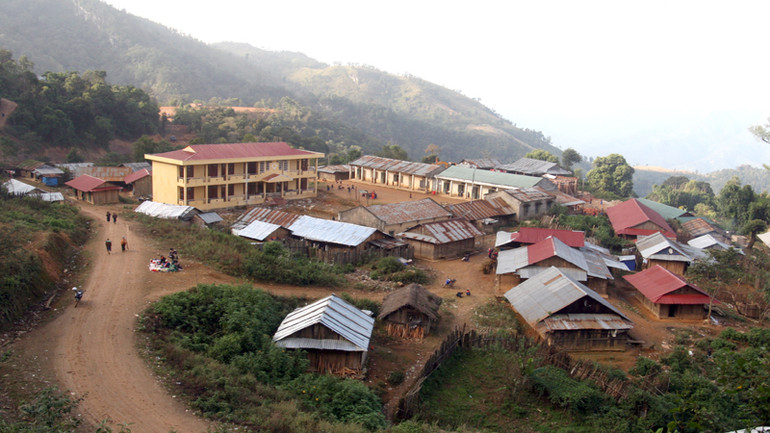 Tà Tổng của một thời lạc hậu, phức tạp. (Trong ảnh: Trung tâm xã Tà Tổng năm 2010)