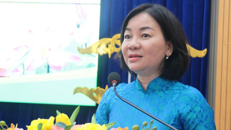 Đồng chí Trương Thị Bích Hạnh phát biểu ý kiến nhận nhiệm vụ.