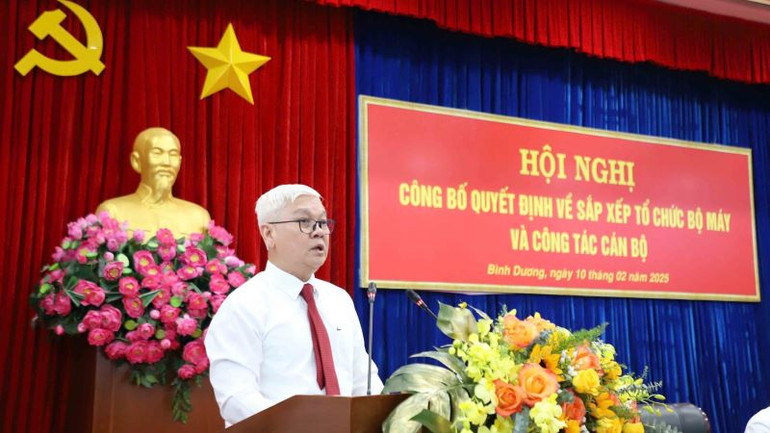 Bí thư Tỉnh ủy Bình Dương Nguyễn Văn Lợi phát biểu ý kiến tại hội nghị.