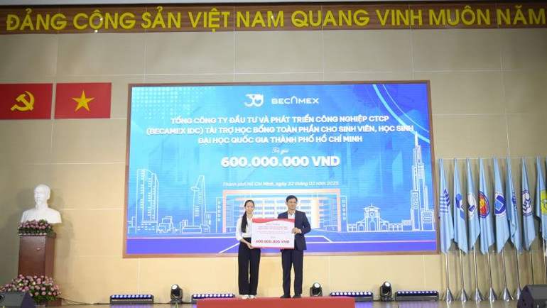 Tổng Công ty Becamex IDC trao tài trợ học bổng toàn phần cho sinh viên, học sinh Đại học Quốc gia Thành phố Hồ Chí Minh. Tổng Công ty Becamex IDC trao tài trợ học bổng toàn phần cho sinh viên, học sinh Đại học Quốc gia Thành phố Hồ Chí Minh.