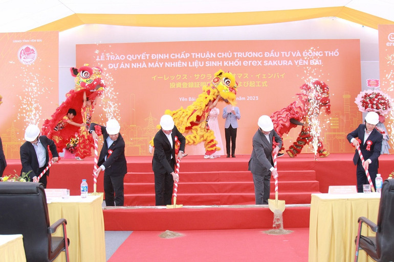 Động thổ khởi công xây dựng nhà máy.