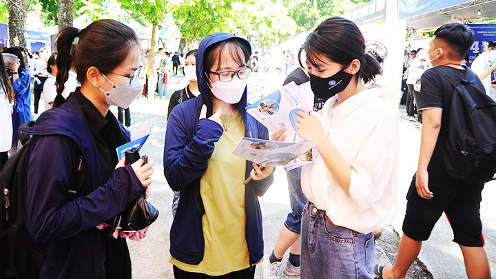 Thí sinh cần xác định đúng năng lực, sở trường, sở thích và điều kiện thực tế để lựa chọn ngành học phù hợp. Ảnh: BẮC SƠN