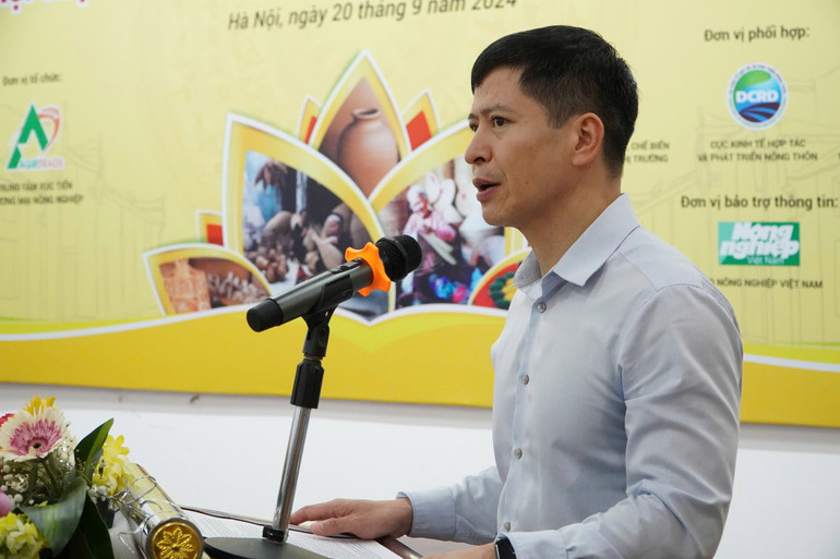 Ông Nguyễn Minh Tiến, Giám đốc Trung tâm xúc tiến thương mại nông nghiệp (Bộ Nông nghiệp và Phát triển nông thôn) khẳng định: Làng nghề có vị trí quan trọng trong nền kinh tế nước ta, đặc biệt là đối với khu vực nông thôn. Ông Nguyễn Minh Tiến, Giám đốc Trung tâm xúc tiến thương mại nông nghiệp (Bộ Nông nghiệp và Phát triển nông thôn) khẳng định: Làng nghề có vị trí quan trọng trong nền kinh tế nước ta, đặc biệt là đối với khu vực nông thôn.