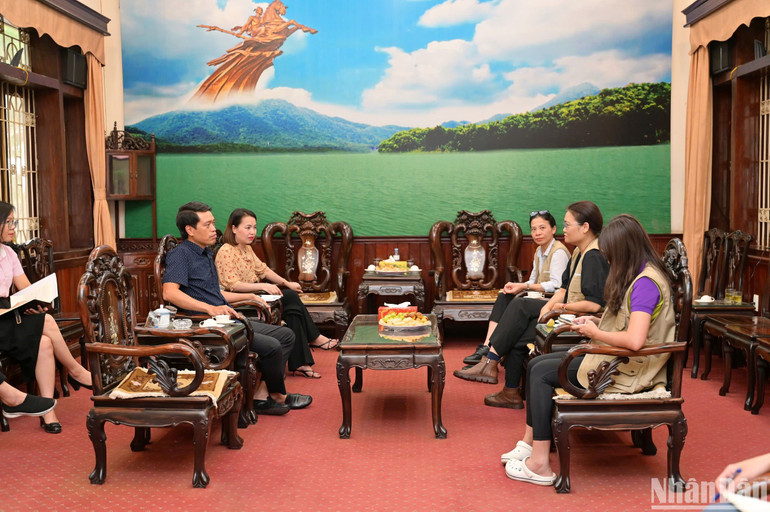 Tại Sóc Sơn, ActionAid sẽ đồng hành cùng chính quyền và người dân Sóc Sơn xử lý môi trường sau mưa bão, hỗ trợ phục hồi sinh kế sau bão bằng tiền mặt hoặc cây, con giống, trang bị lại hệ thống truyền thông cơ sở cho nhà văn hoá xã bị thiệt nặng sau bão.