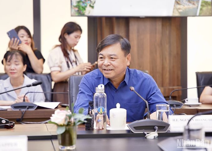 Thứ trưởng Nông nghiệp và Phát triển nông thôn Nguyễn Hoàng Hiệp chia sẻ tại buổi làm việc. Thứ trưởng Nông nghiệp và Phát triển nông thôn Nguyễn Hoàng Hiệp chia sẻ tại buổi làm việc.