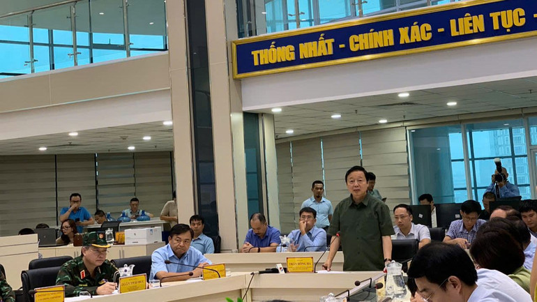 Phó Thủ tướng Chính phủ Trần Hồng Hà chỉ đạo tại cuộc họp.