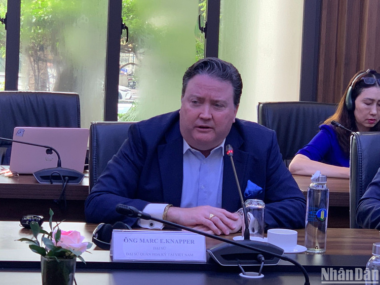 Ngài Marc E.Knapper, Đại sứ Hoa Kỳ tại Việt Nam cho hay, hiện có nhiều tổ chức ở Mỹ đang muốn hỗ trợ Việt Nam khắc phục hậu quả bão số 3. Ngài Marc E.Knapper, Đại sứ Hoa Kỳ tại Việt Nam cho hay, hiện có nhiều tổ chức ở Mỹ đang muốn hỗ trợ Việt Nam khắc phục hậu quả bão số 3.