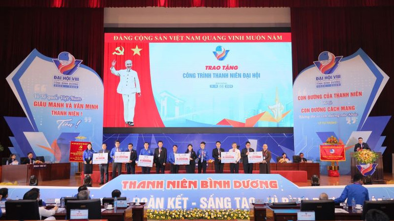 Hội Liên hiệp Thanh niên Việt Nam tỉnh Bình Dương tiếp nhận các công trình thanh niên trị giá 5 tỷ đồng từ các đơn vị đồng hành. Hội Liên hiệp Thanh niên Việt Nam tỉnh Bình Dương tiếp nhận các công trình thanh niên trị giá 5 tỷ đồng từ các đơn vị đồng hành.