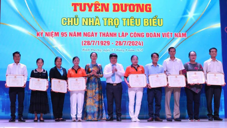 Biểu dương, khen thưởng chủ nhà trọ tiêu biểu vì người lao động.