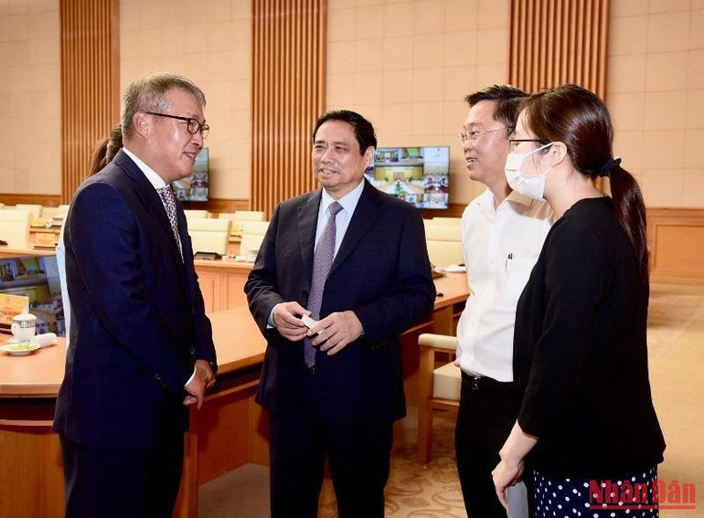 Thủ tướng Phạm Minh Chính gặp gỡ, trao đổi với các doanh nghiệp Hàn Quốc.