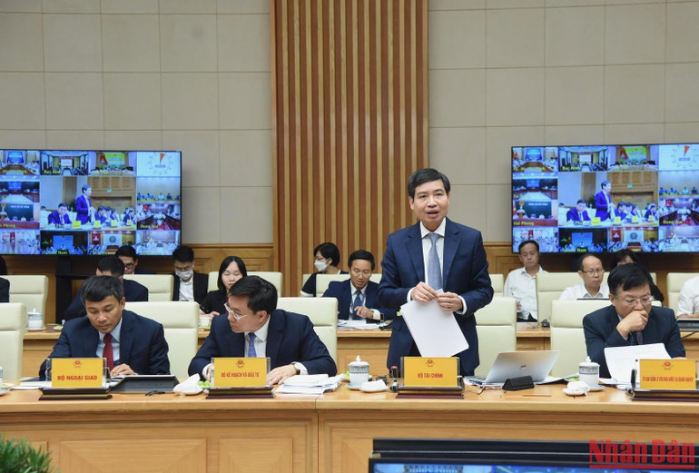 Đại diện Bộ Tài chính phát biểu tại buổi làm việc.