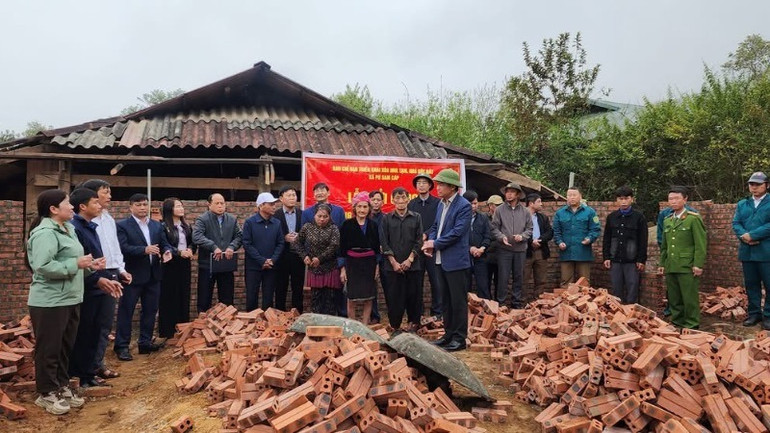 Khởi công xây mới nhà cho người dân xã Pu Sam Cáp huyện Sìn Hồ.