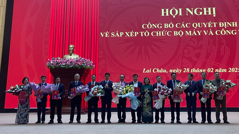 Lai Châu có 12 lãnh đạo là giám đốc, phó giám đốc sở và tương đương xin nghỉ hưu trước tuổi.