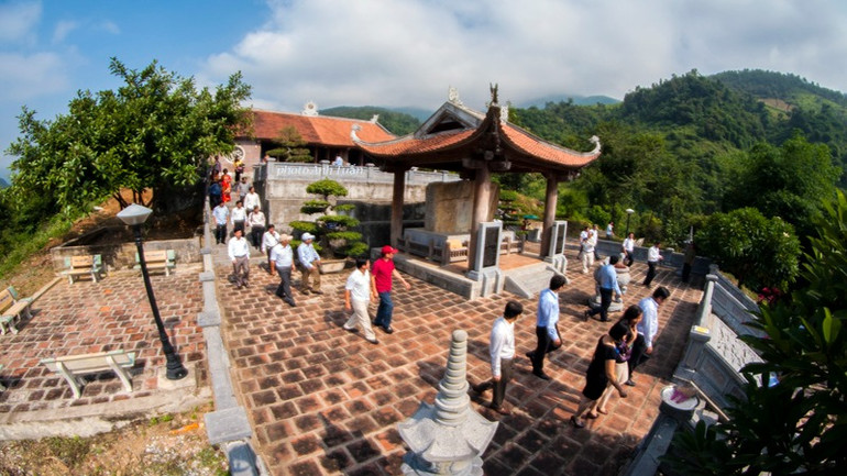 Đền thờ vua Lê Thái Tổ đang lưu giữ bảo vật Quốc gia đó là Bia Lê Lợi Đền thờ vua Lê Thái Tổ đang lưu giữ bảo vật Quốc gia đó là Bia Lê Lợi