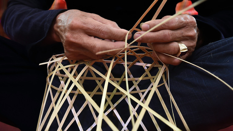 Thi đan Háp Pa Giảng - dụng cụ đựng cá sấy.