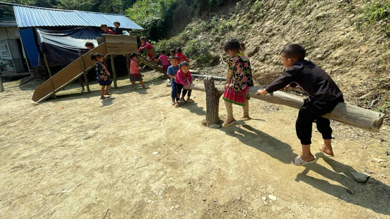 Đồ chơi tự chế của điểm trường