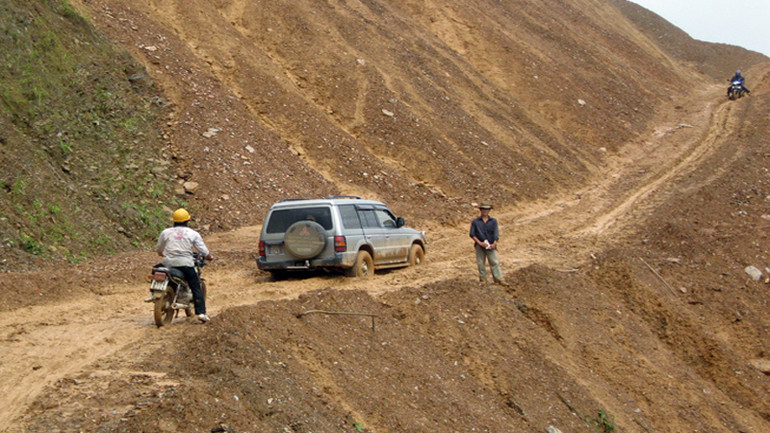 Giao thông ở vùng sâu, xa vùng biên giới Mường Tè những năm trước thường xuyên bị ảnh hưởng bởi thiên tai.
